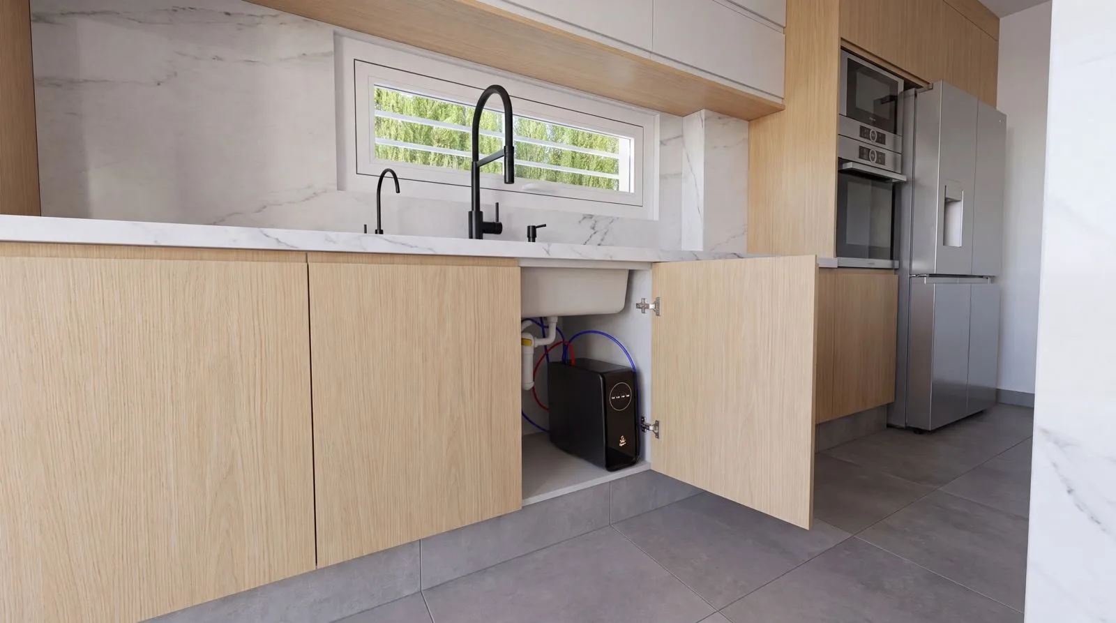 Equipo de ósmosis A Todo Sol instalado bajo el fregadero de una cocina